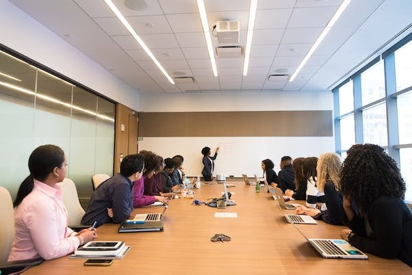 ¿Cómo mejorar la capacitación de los ejecutivos para aumentar las ventas?